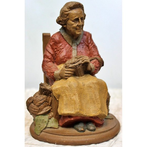 Vtg 1984 Tom Clark Gnome Old Lady Women Mabel in Chair Sculpted Figurine Statue - Picture 1 of 10
